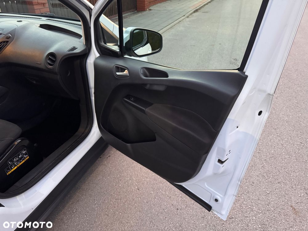 Ford Transit Courier - 20