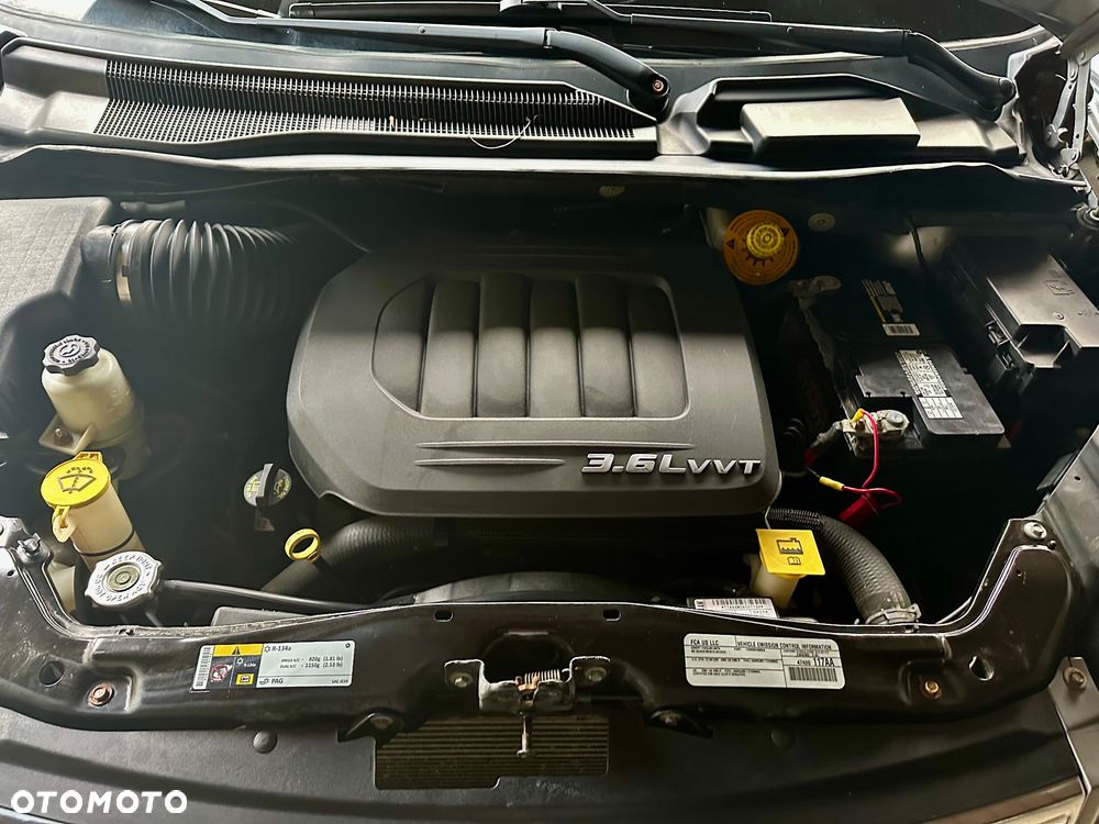 Chrysler Town & Country 3.6 Limited - 8