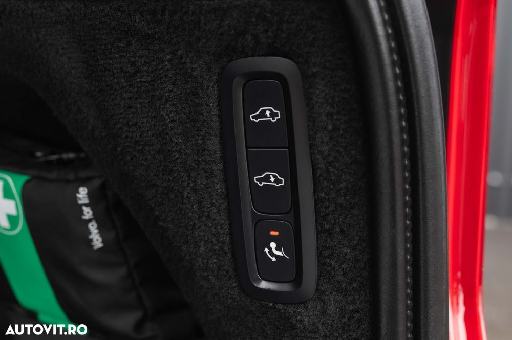 Volvo XC 90 T6 AWD R-Design - 36