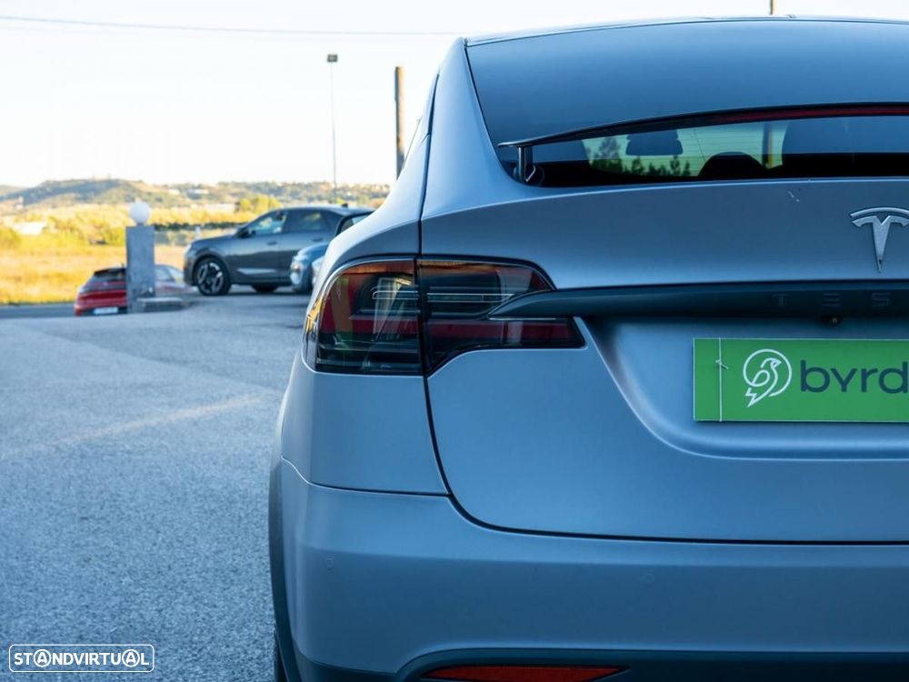 Tesla Model X - 13