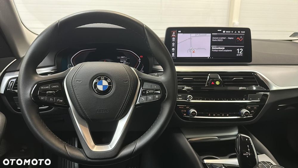 BMW Seria 5 520d xDrive MHEV - 15