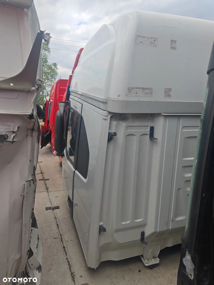 ĆWIARTKA LEWA KABINA IVECO S WAY EURO 6 - 4
