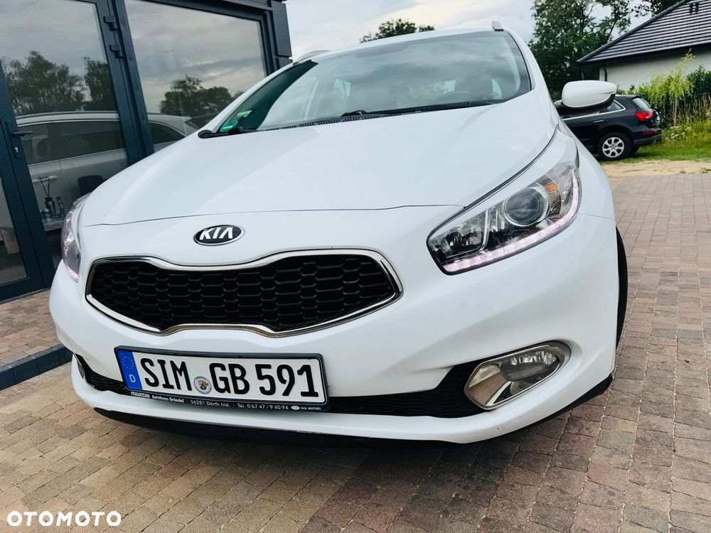Kia Ceed 1.6 GDI Dream Team Edition - 26
