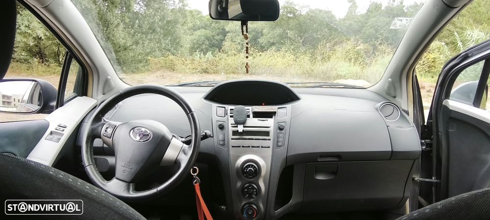 Toyota Yaris 1.0 VVT-i Sport - 10