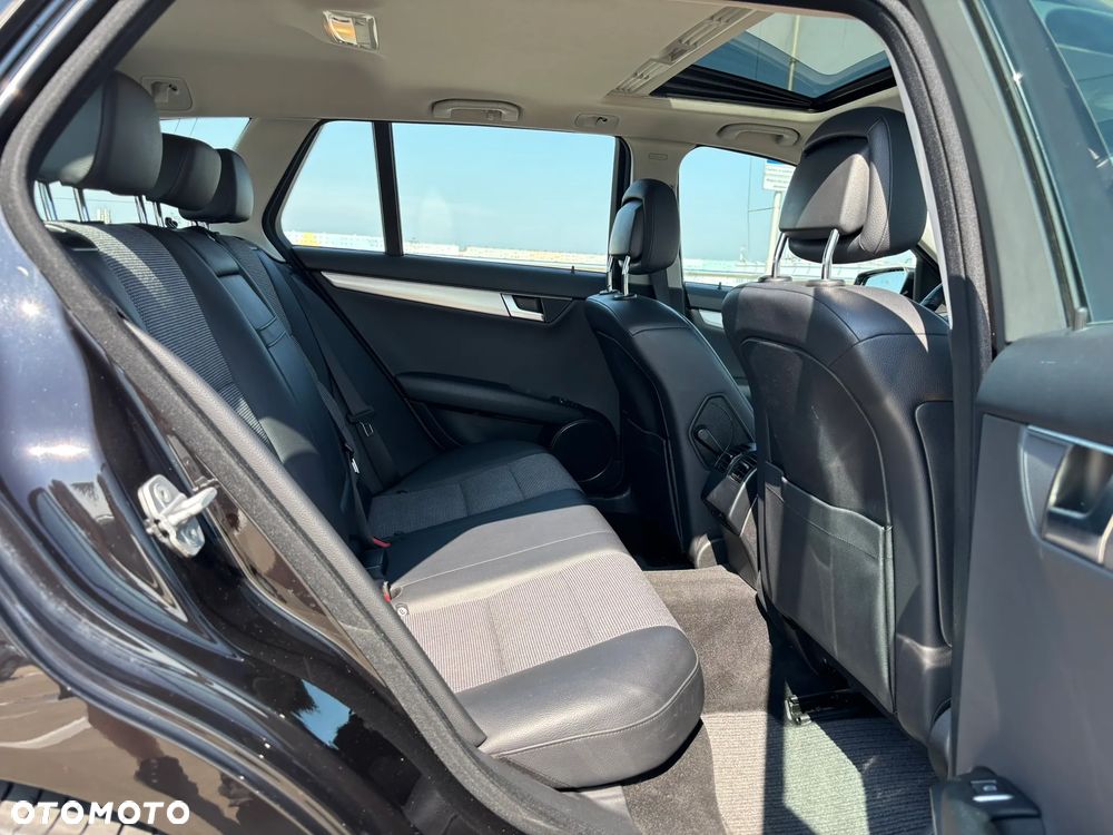 Mercedes-Benz Klasa C 180 BlueEFFICIENCY 7G-TRONIC Avantgarde - 34