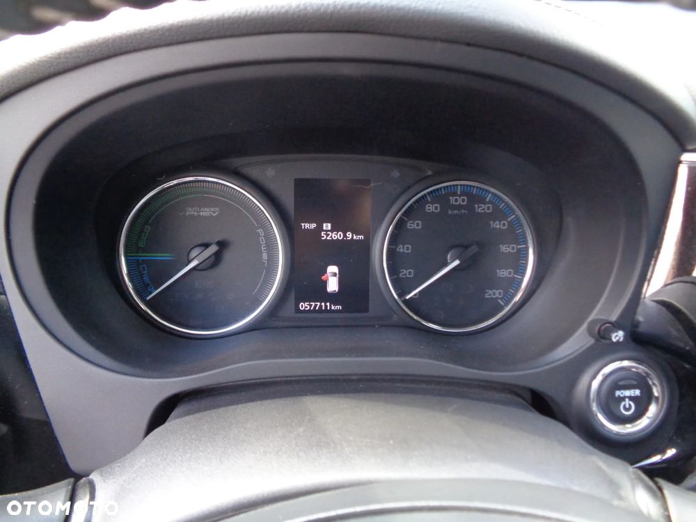 Mitsubishi Outlander 2.0 4WD Top - 11