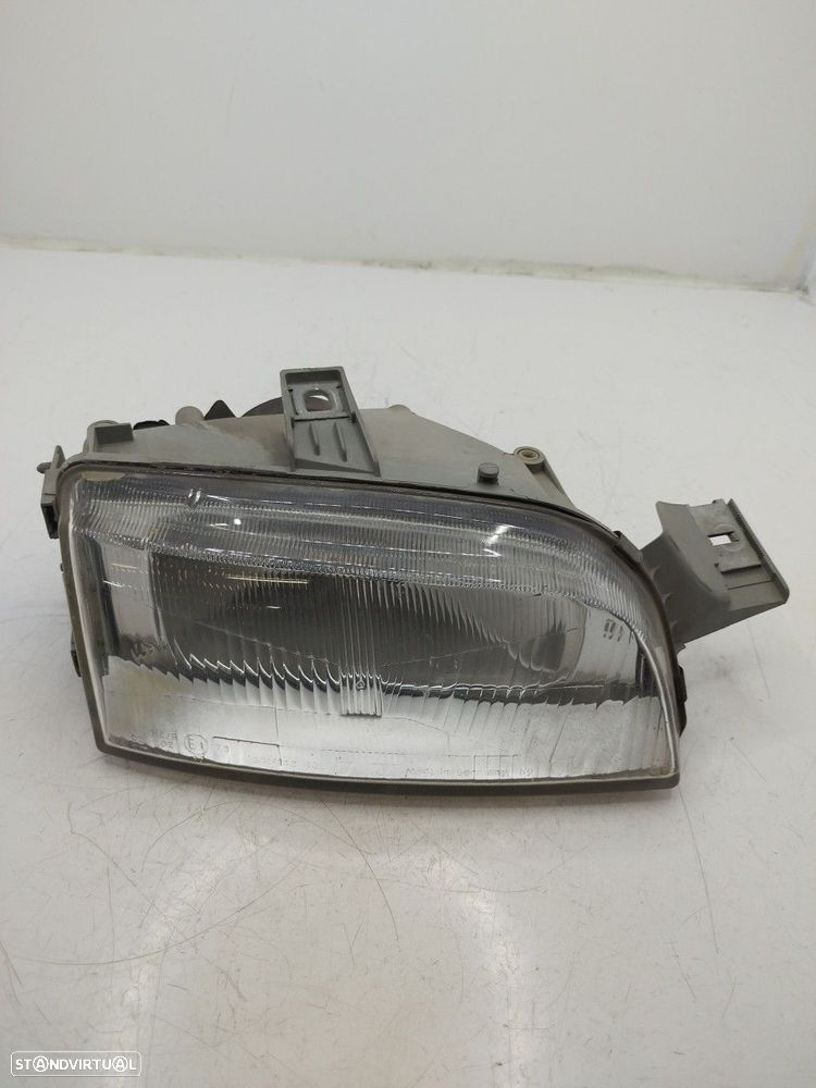 Farol/ Otica Dianteiro Dto Fiat Punto (176_) - 2