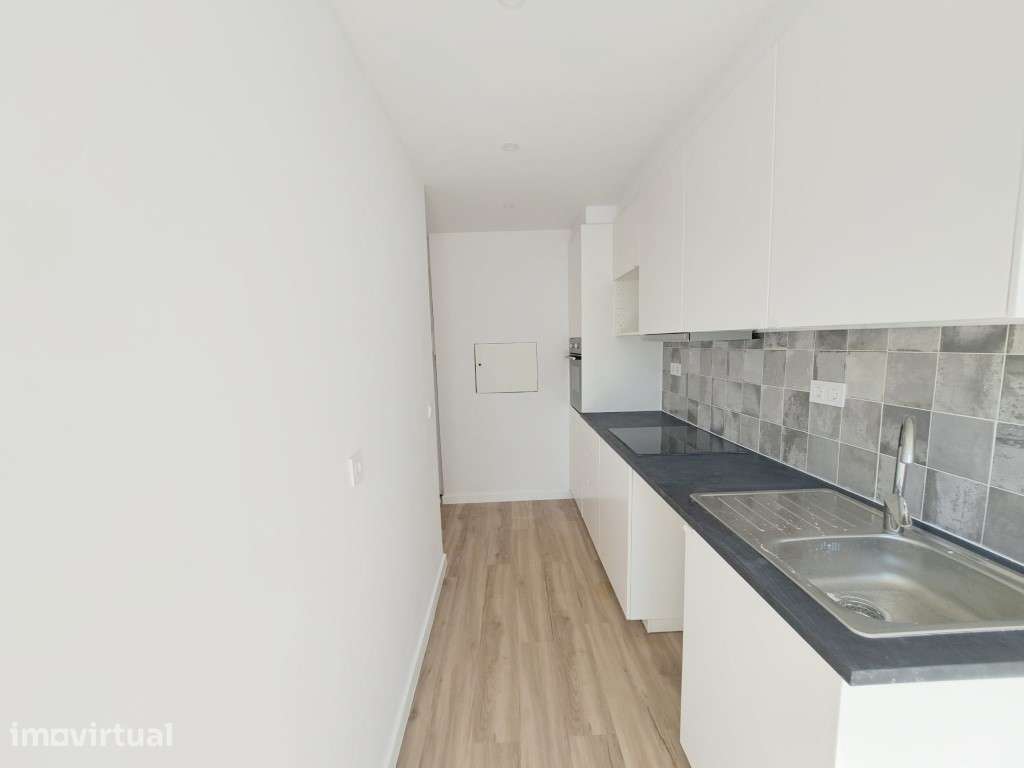 Acolhedor apartamento T1, próximo a Comércio e Serviços, totalmente... - Grande imagem: 5/28