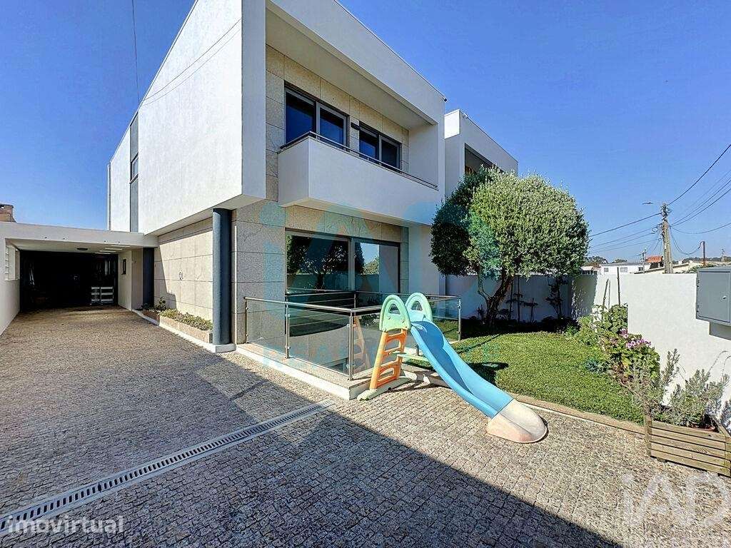 Casa / Villa T3 em São Félix da Marinha de 291 m2 - Grande imagem: 4/40