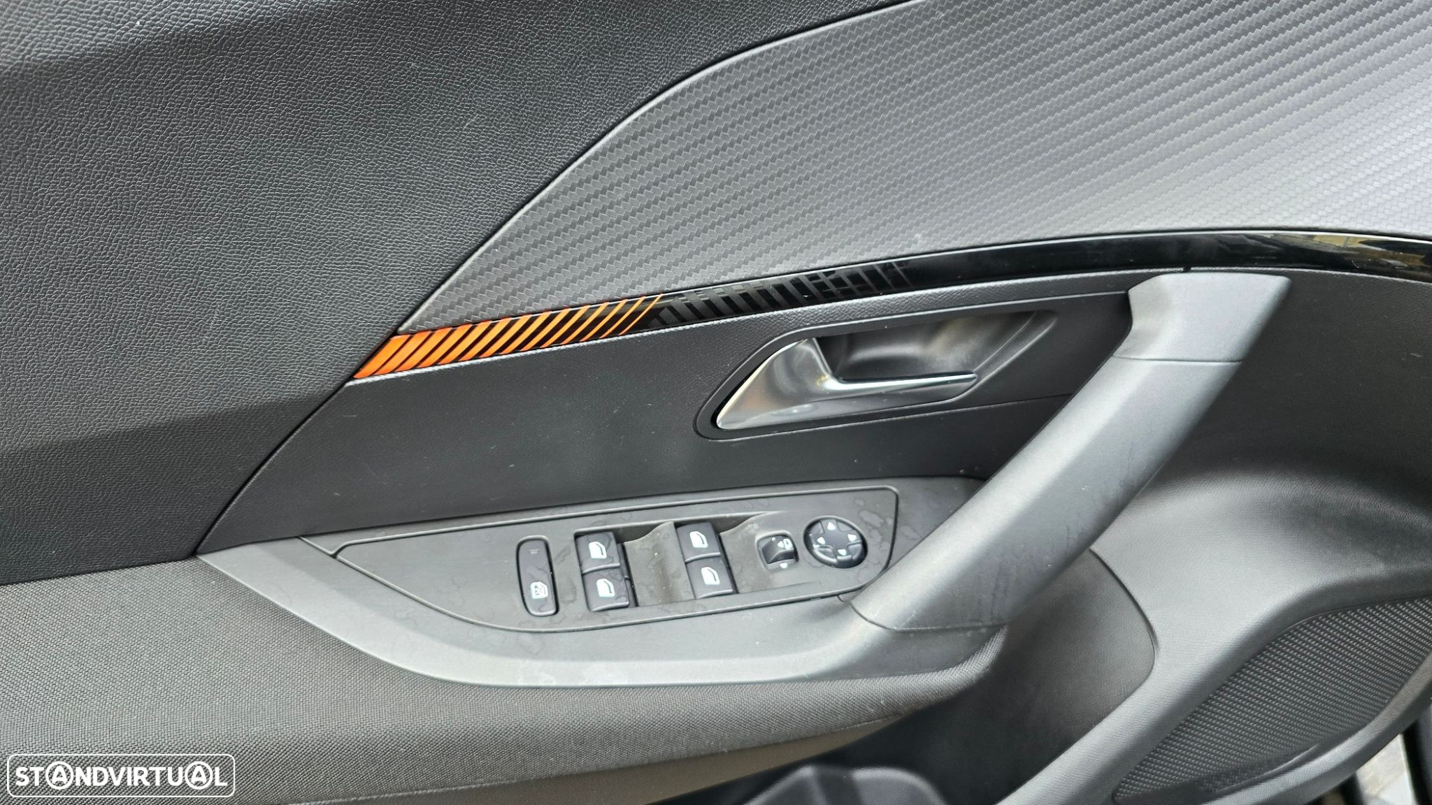 Peugeot 2008 - 8