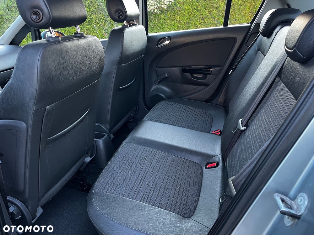 Opel Corsa 1.2 16V Cosmo - 17