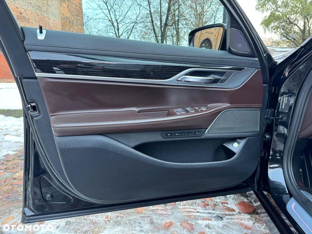 BMW Seria 7 740d xDrive - 29