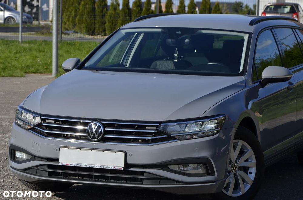 Volkswagen Passat - 1