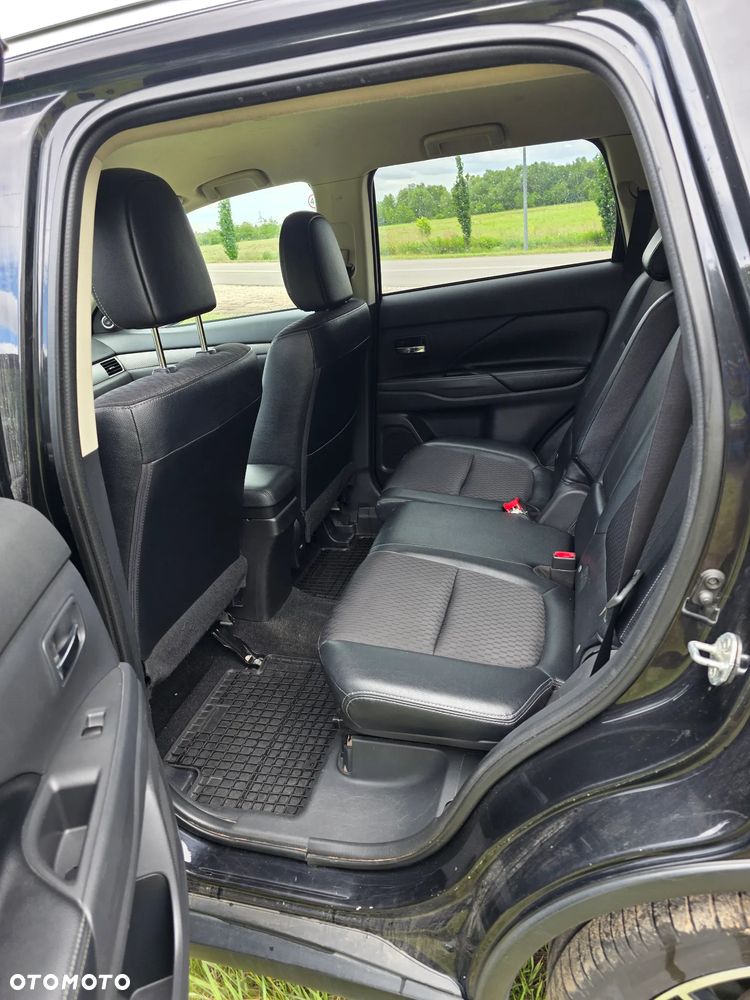 Mitsubishi Outlander 2.2 DID Instyle Navi - 18