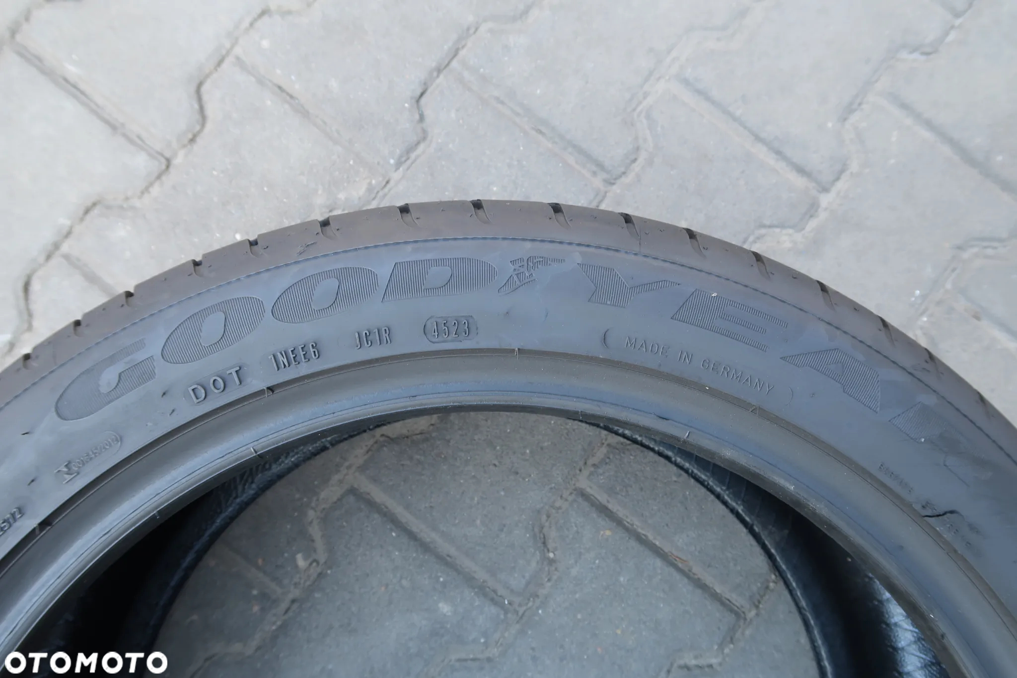Goodyear 235/45r19 - 4