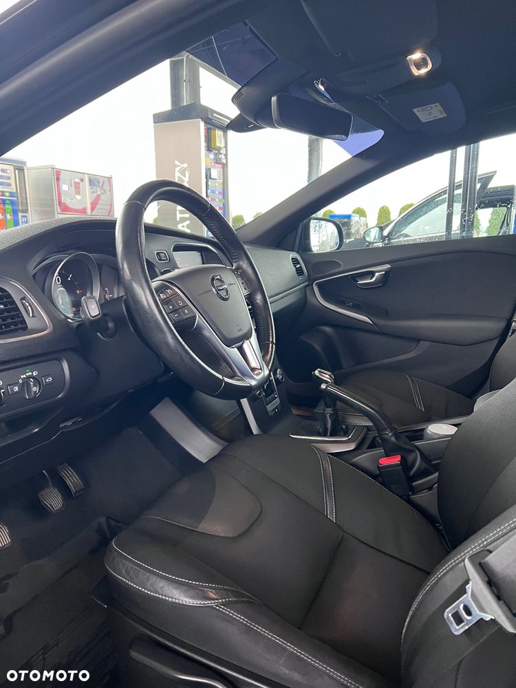 Volvo V40 D2 Drive-E R-Design Momentum - 9