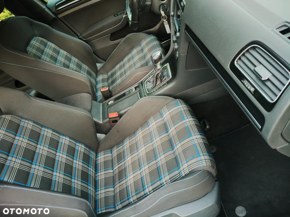 Volkswagen Golf - 21