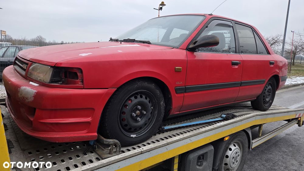 Mazda 323 - 1