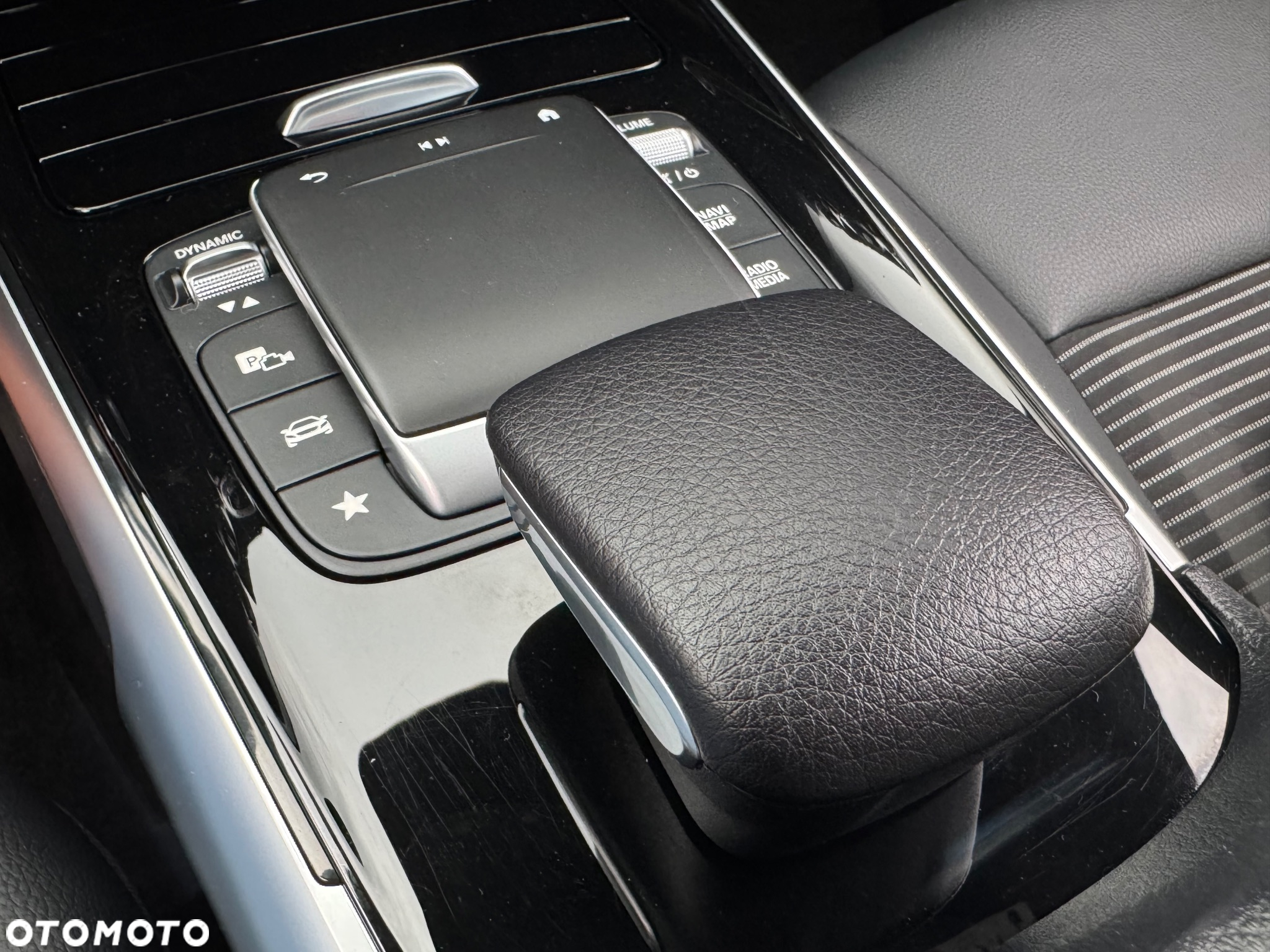 Mercedes-Benz GLB 200 d 8G-DCT Progressive Advanced - 37