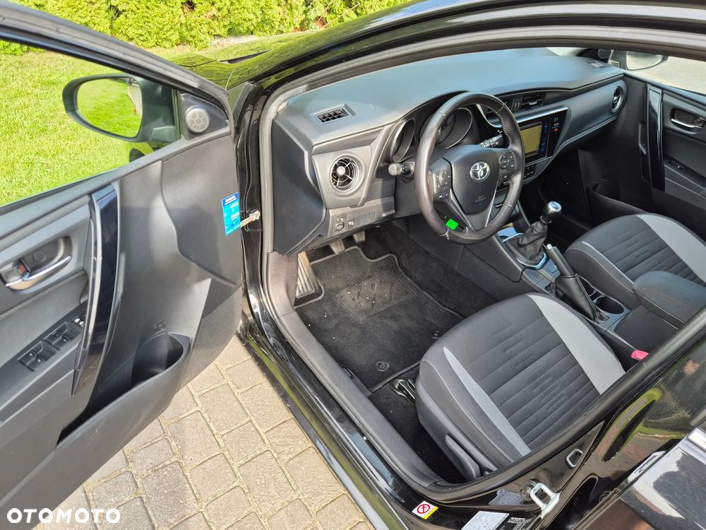 Toyota Auris - 13