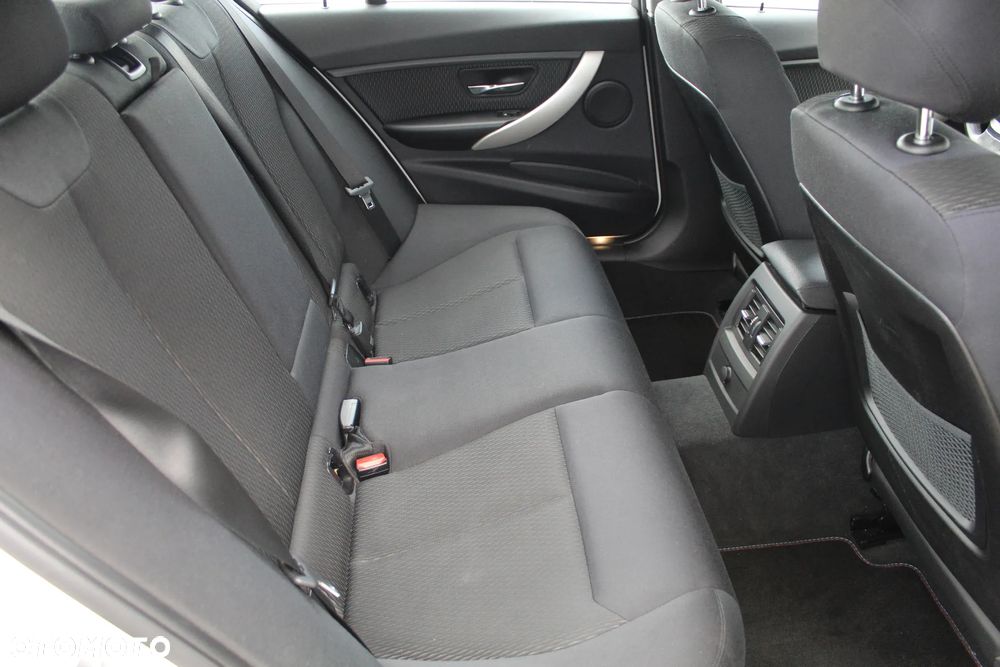 BMW Seria 3 318d - 16