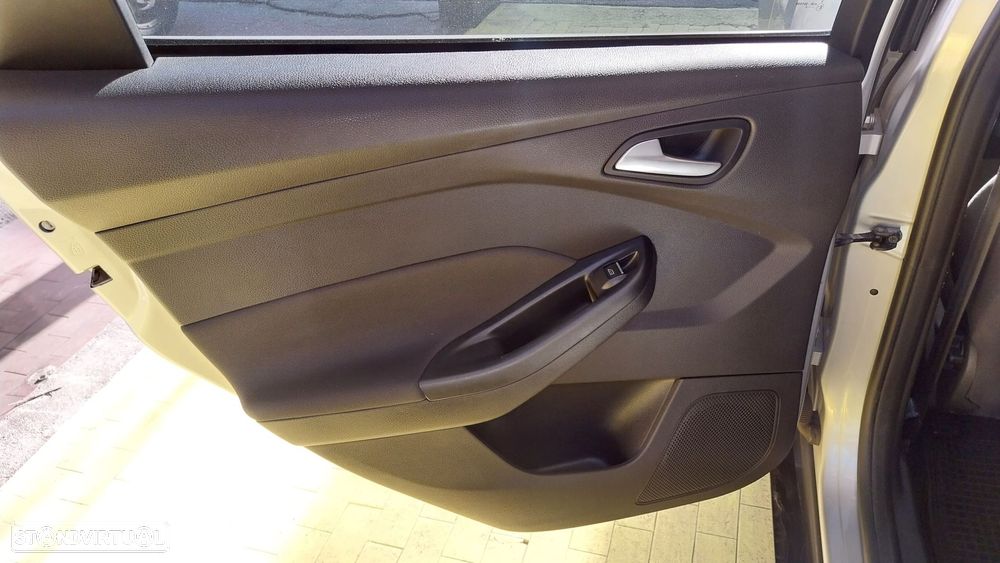 Ford Focus 1.5 TDCi EcoBlue Titanium - 11