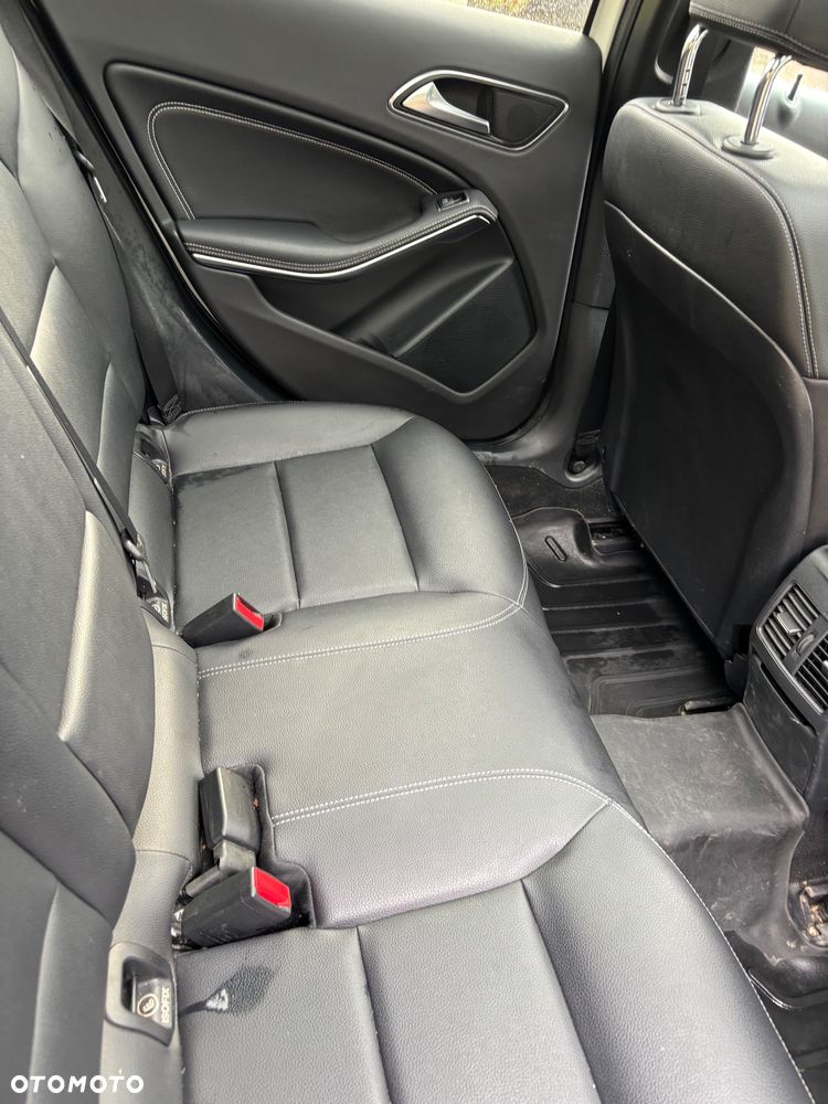 Mercedes-Benz GLA 250 4-Matic Urban - 25