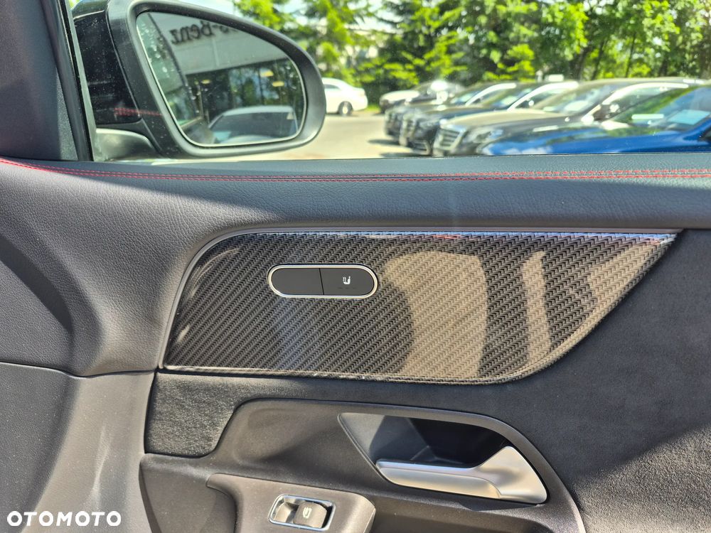 Mercedes-Benz GLB 200 AMG Line 7G-DCT - 24