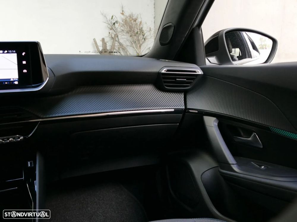 Peugeot 2008 1.2 PureTech Allure EAT8 - 32