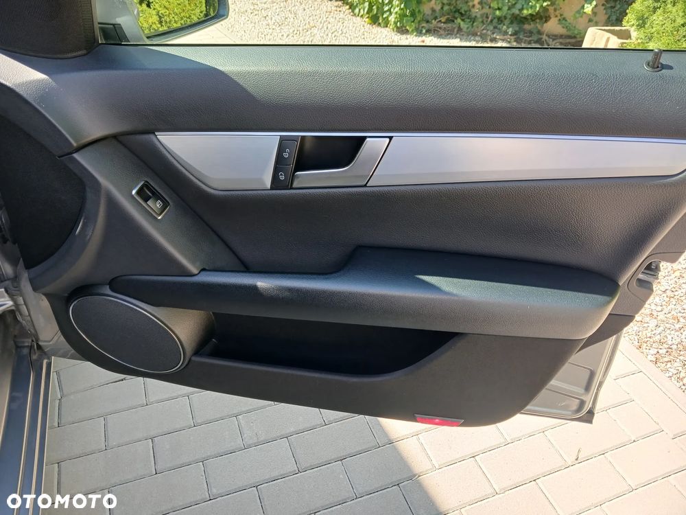 Mercedes-Benz Klasa C 200 7G-TRONIC Avantgarde Edition - 37