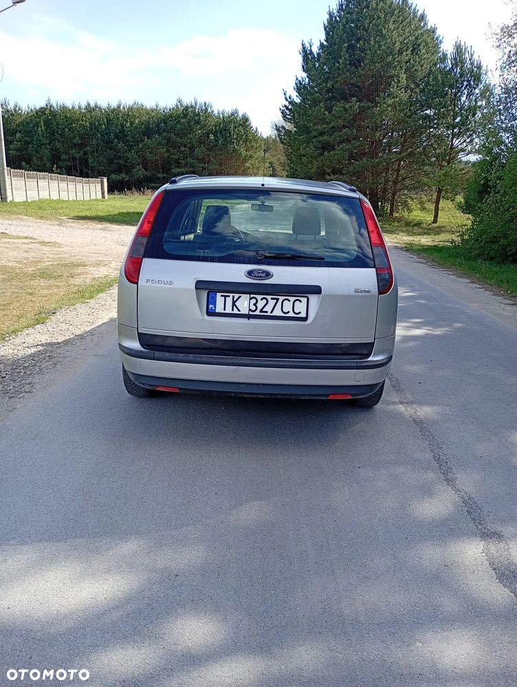 Ford Focus 2.0 Ghia - 7