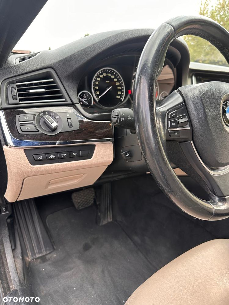 BMW Seria 5 525d Luxury Line - 16