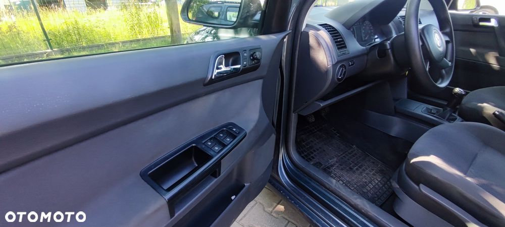 Volkswagen Polo 1.4 16V Highline - 8