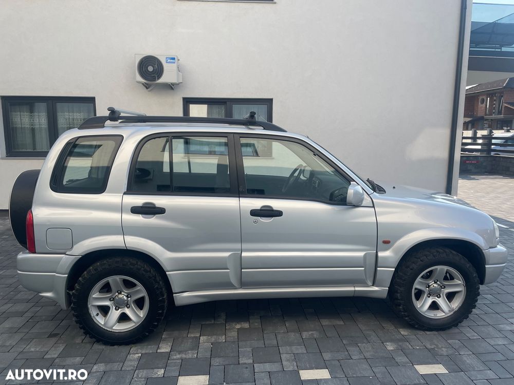 Suzuki Grand Vitara 2.0i - 10