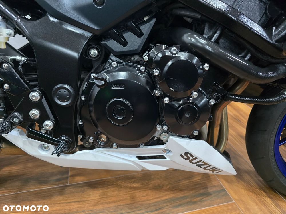 Suzuki GSX - 10