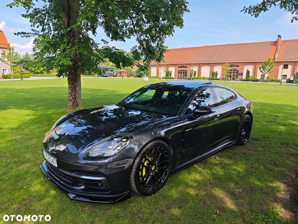 Porsche Panamera 4 E-Hybrid - 1