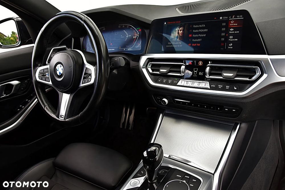 BMW Seria 3 330i xDrive - 27