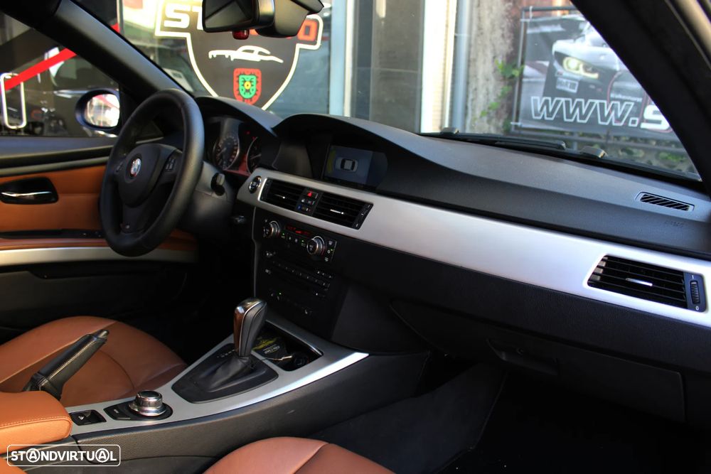 BMW 330 i Auto - 31