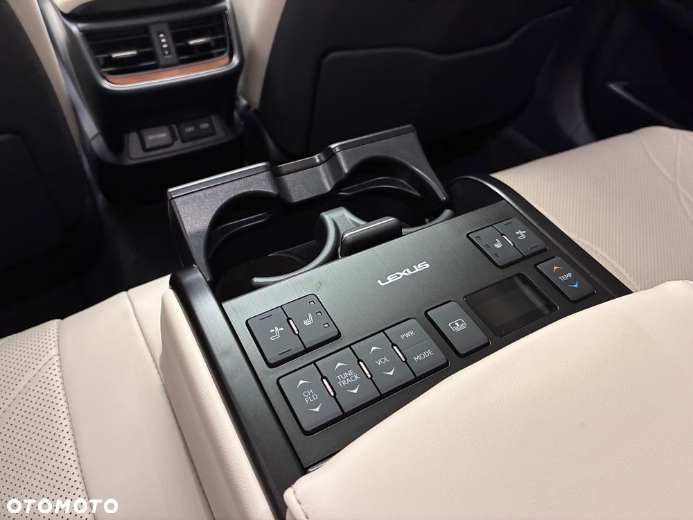Lexus ES 300h Omotenashi - 9