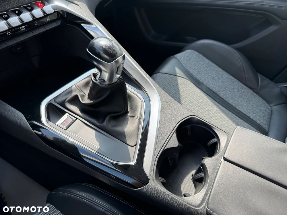 Peugeot 5008 BlueHDi 120 Allure - 29