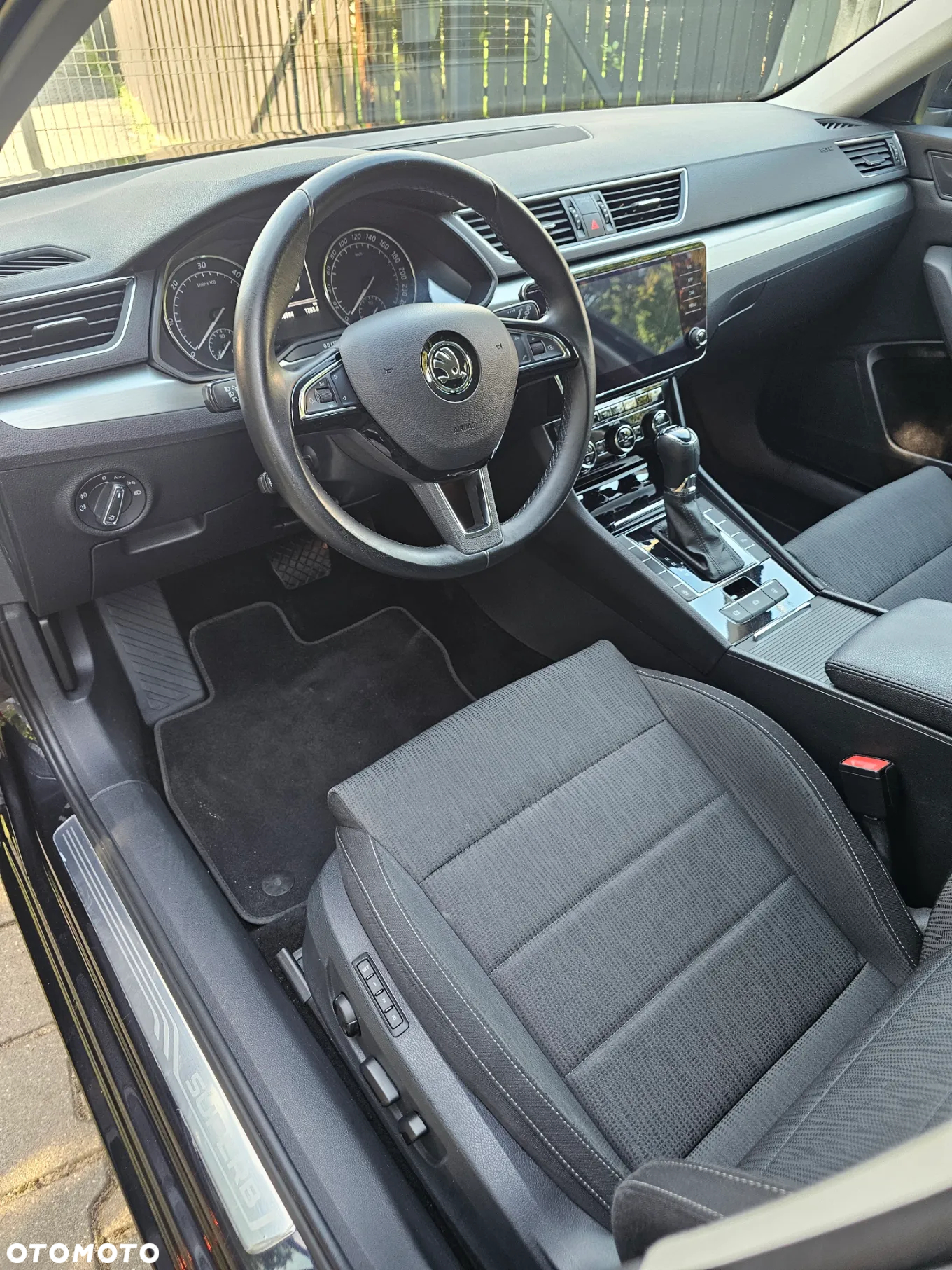 Skoda Superb 2.0 TDI DSG Premium Edition - 10