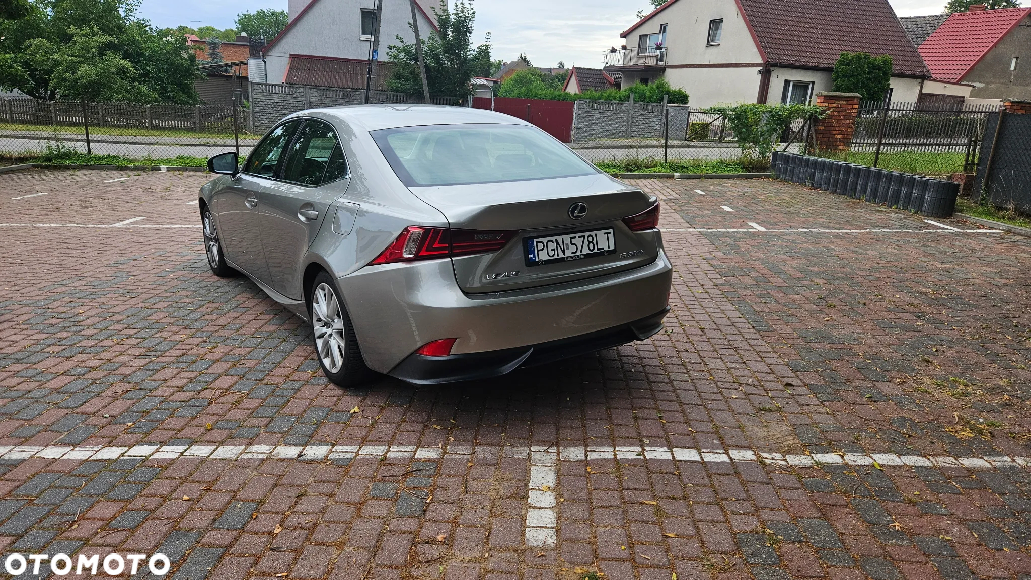 Lexus IS 300h - 7