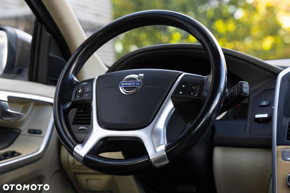 Volvo XC 60 2.4D DRIVe Momentum - 22