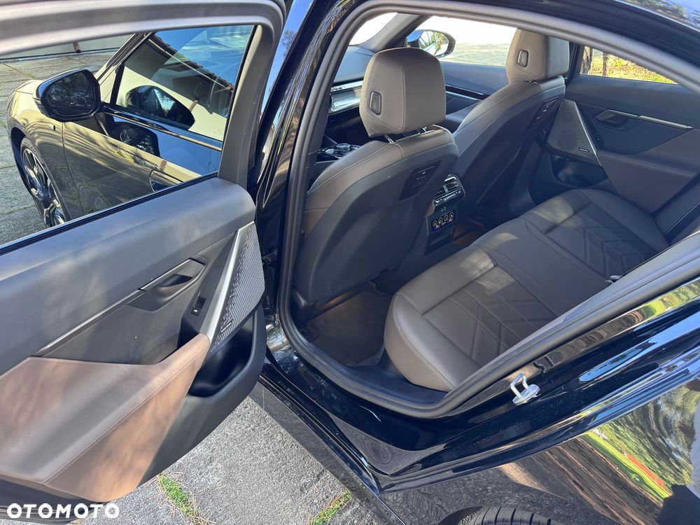 BMW Seria 5 520d xDrive mHEV M Sport - 24