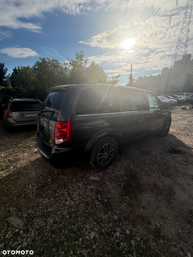 Dodge Grand Caravan - 4