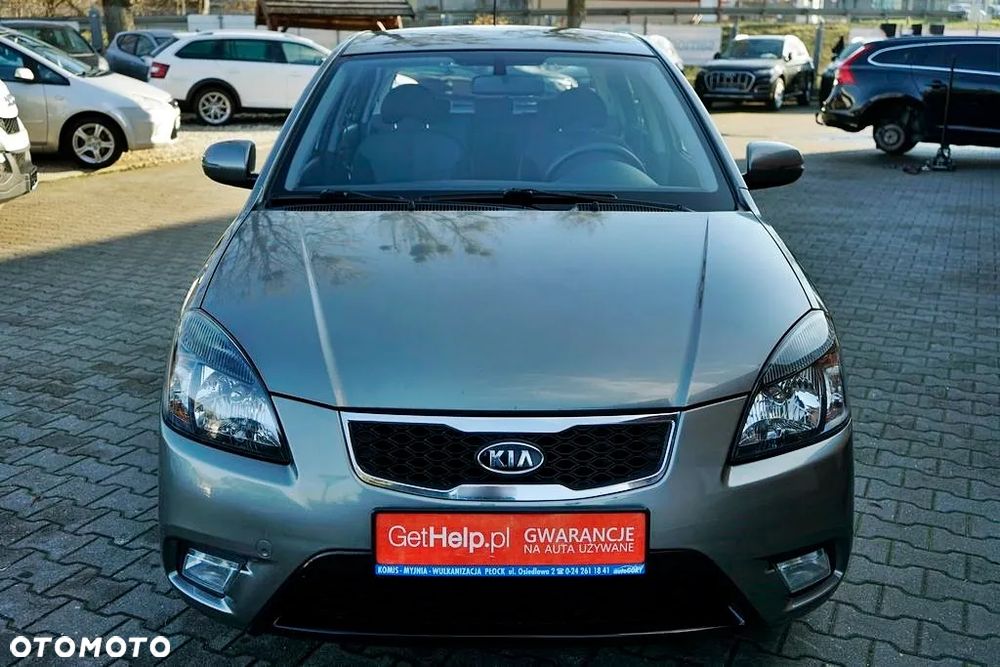 Kia Rio - 11