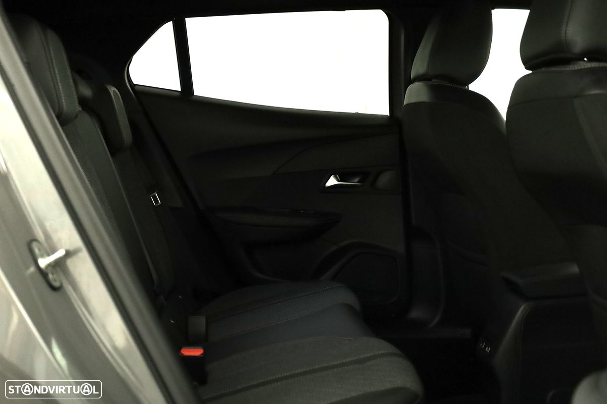 Peugeot 2008 1.2 PureTech Allure EAT8 - 23