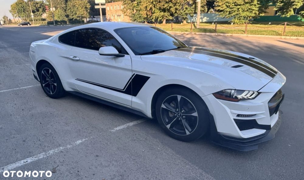Ford Mustang - 4