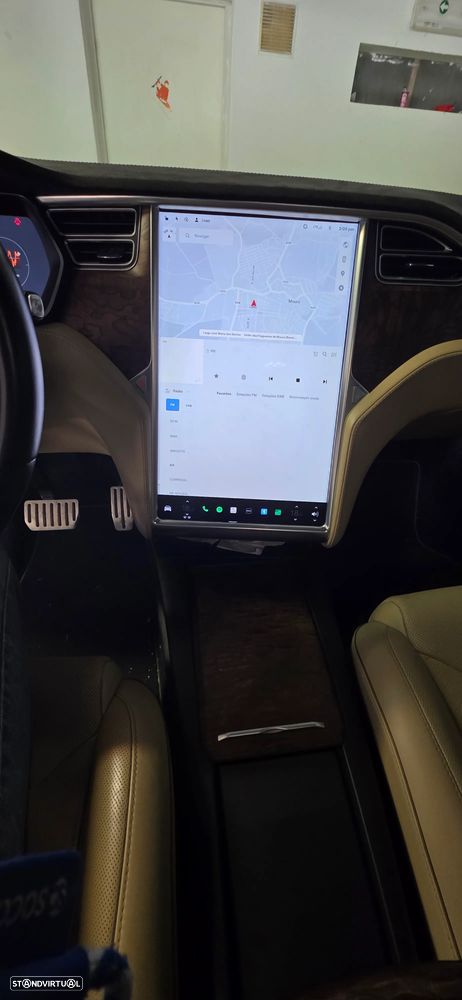 Tesla Model X - 9