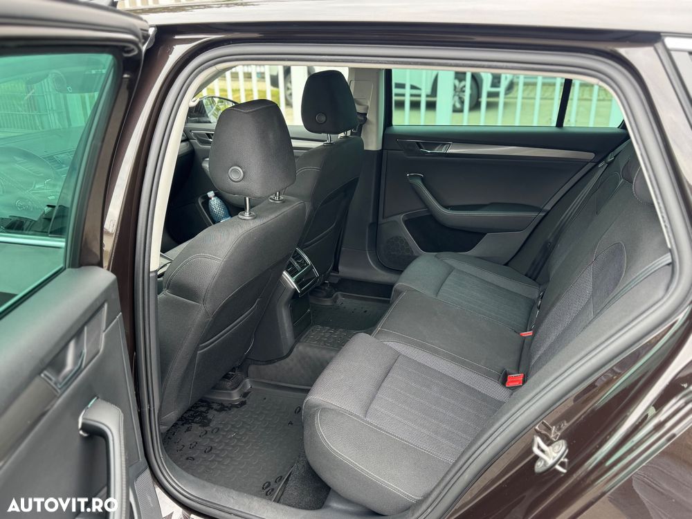 Skoda Superb 2.0 TDI DSG Style - 8